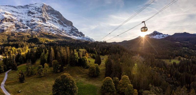 Eiger-Express-Grindelwald-Eigernordwand-Panorama-Sonnenuntergang