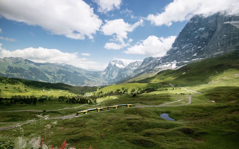kleine-scheidegg-wengeralpbahn-sommer-stimmung
