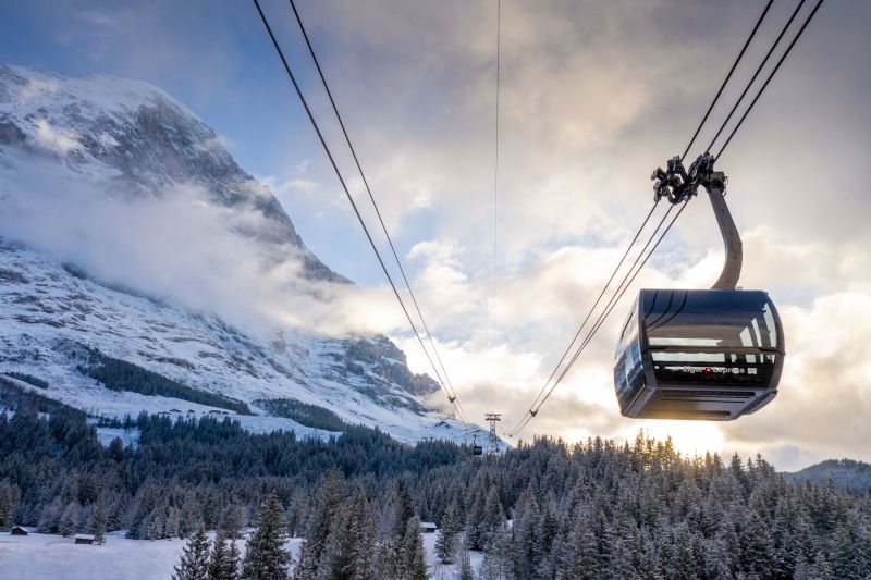 Eiger-Express-Grindelwald-Eigernordwand-Abendstimmung-Winter