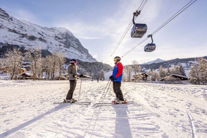 Skifahrer-Eiger-Express-Abendstimmung
